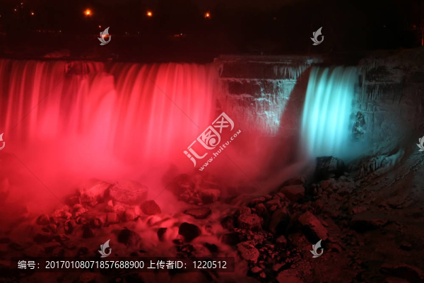 夜晚的尼亞加拉大瀑布