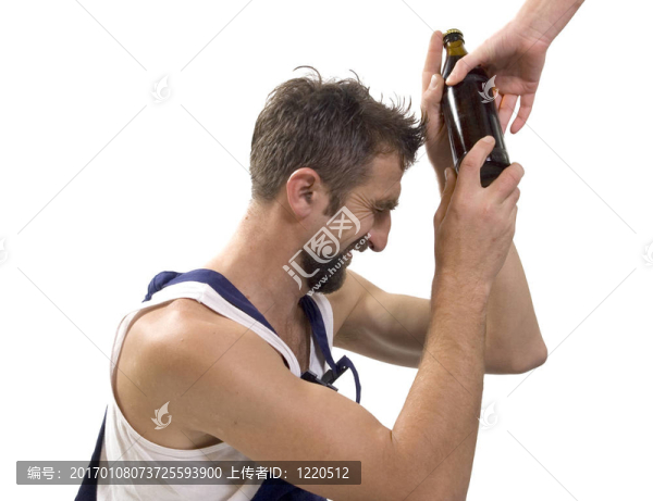 喝啤酒