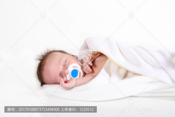 熟睡的嬰兒