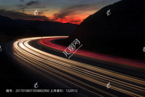 高速公路上的日落