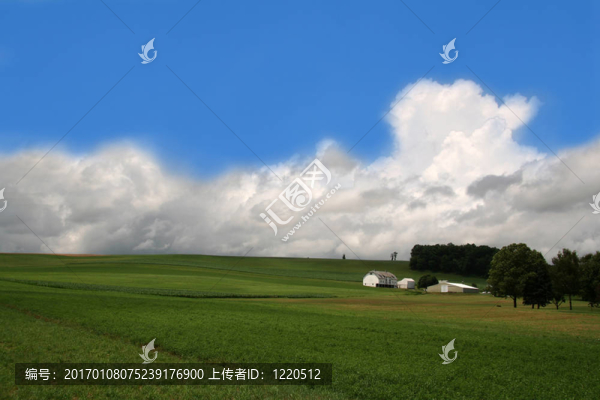 山上有谷倉的農(nóng)舍