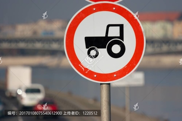 拖拉機(jī)