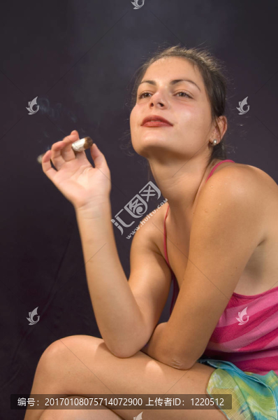 女孩的雪茄