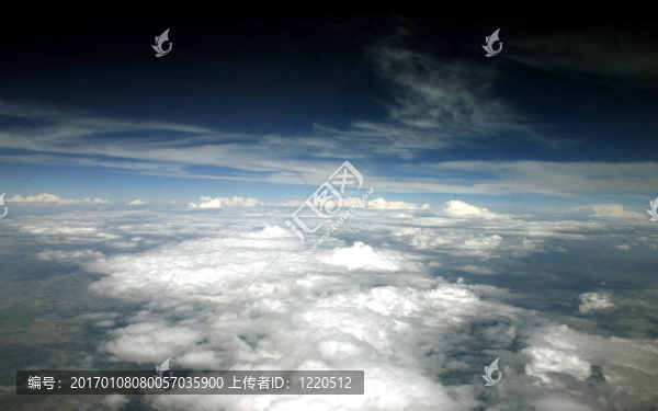 昏暗的天空