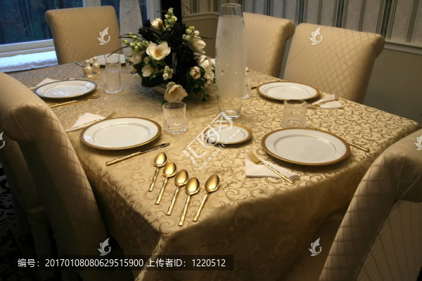 優(yōu)雅的餐桌布置