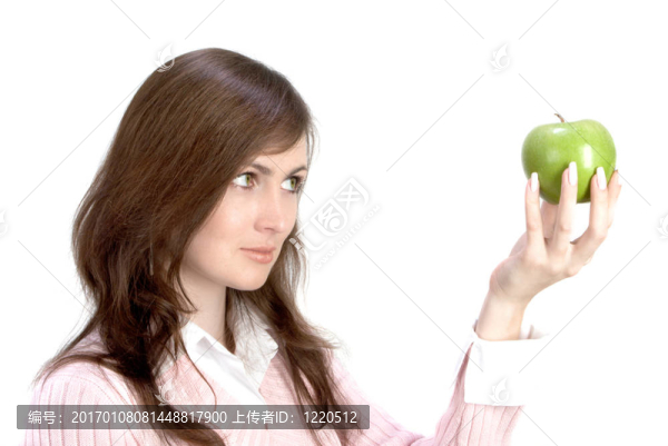 女子拿著蘋果