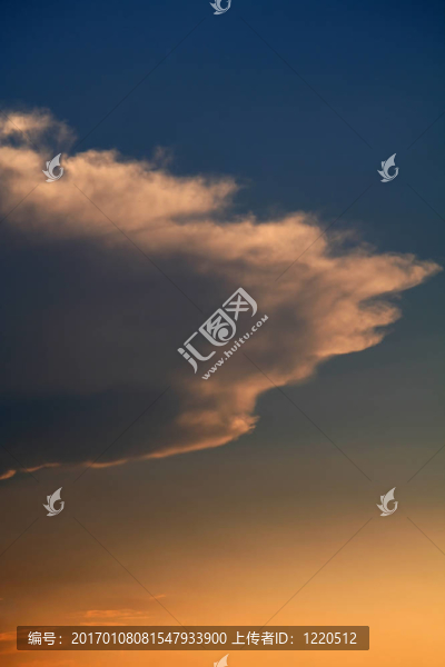 藍色和橙色的天空