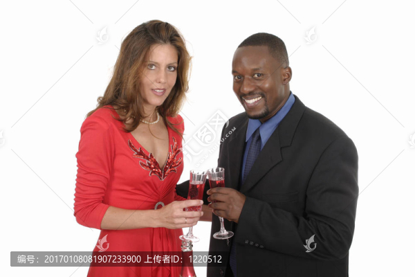 浪漫情侶慶祝與葡萄酒9