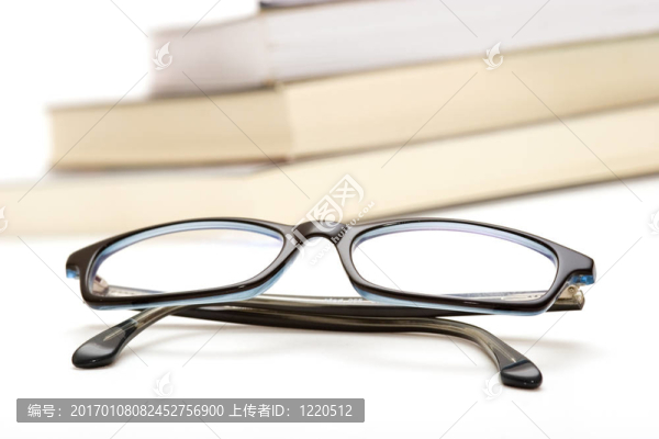 書和眼鏡