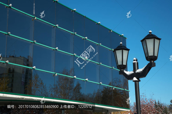 辦公室和路燈。