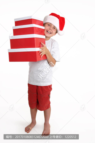 孩子拿著一堆禮品盒