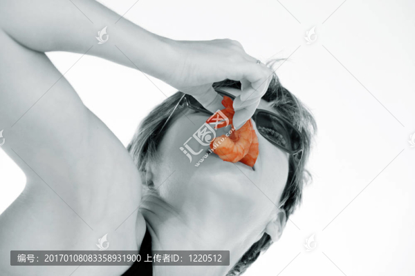 女孩與蝦