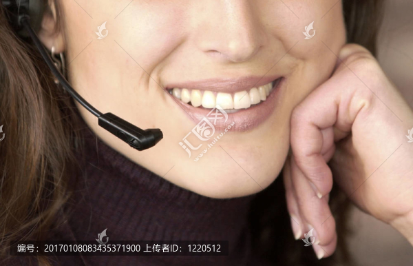 女人與耳機(jī)