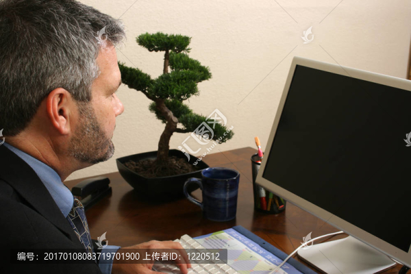 在工作