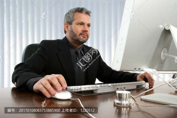 在工作