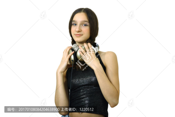 女孩帶著耳機