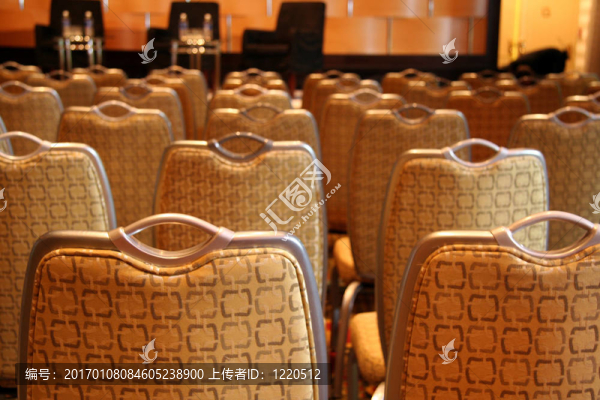 等待揚(yáng)聲器