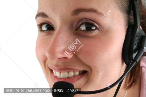 帶耳機(jī)的年輕女人