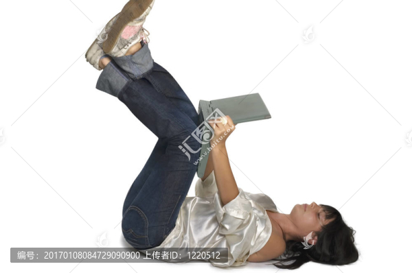 年輕的女孩和筆記本電腦