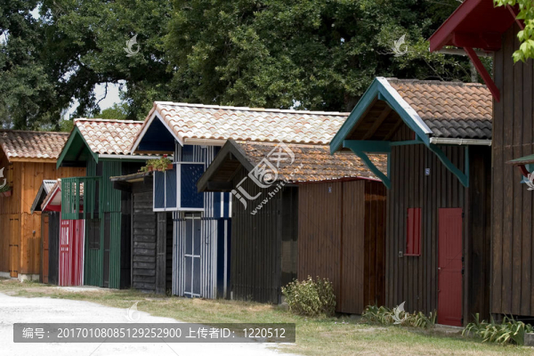 小屋在比加諾斯；法國