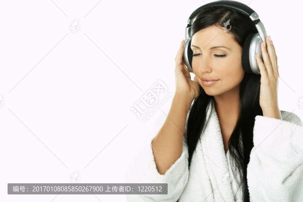 美女與耳機(jī)