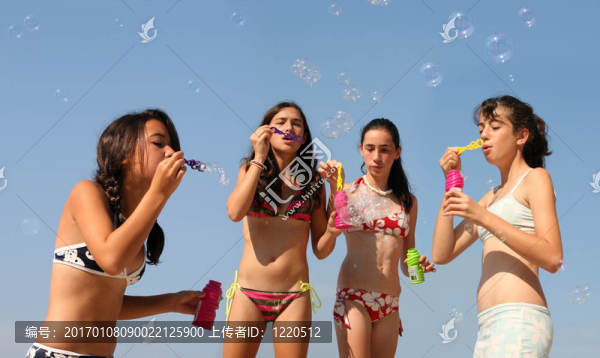 女孩與泡沫