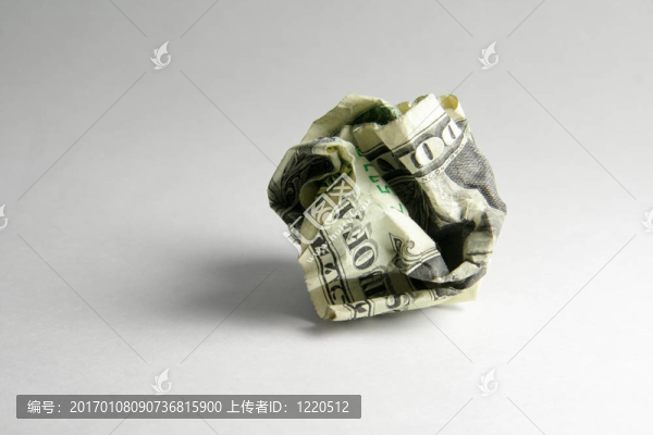 被揉成的美元球
