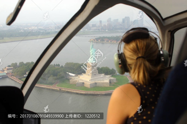 乘坐直升機