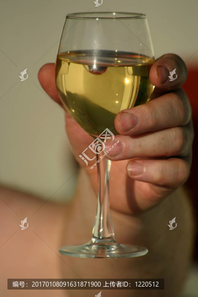 用玻璃酒放松