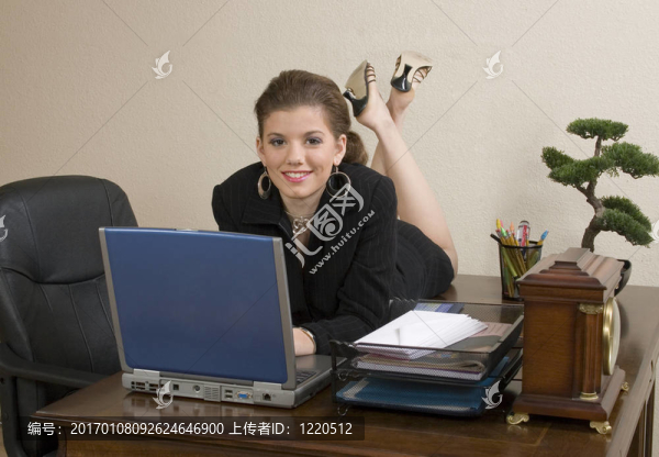 辦公室的女孩