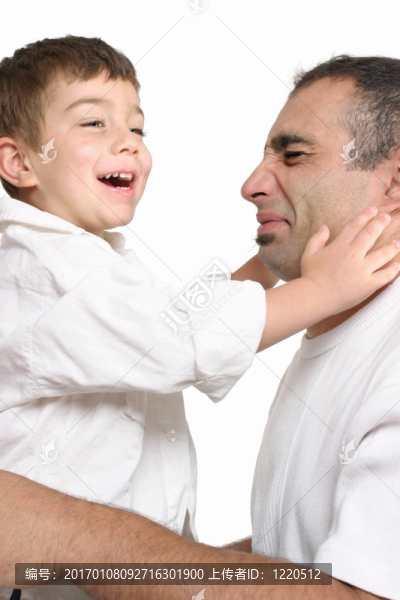 父親和兒子玩