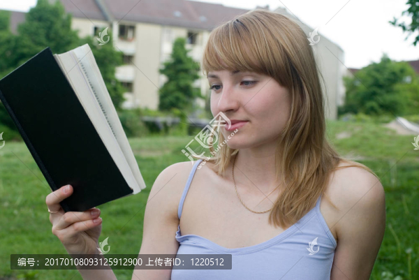 帶書的女孩