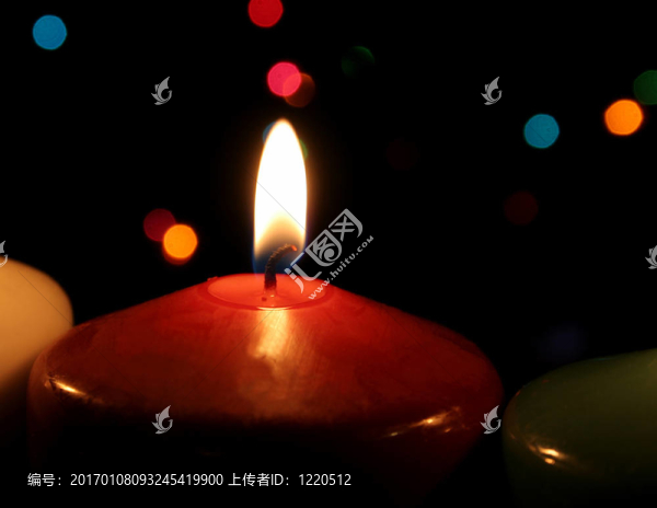 紅色的圣誕蠟燭