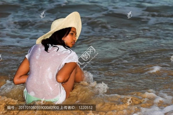 戴帽子的女孩