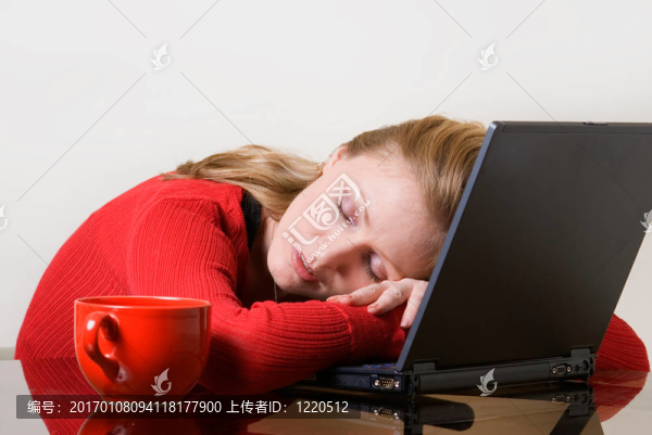 辦公室打盹
