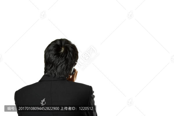 在打電話