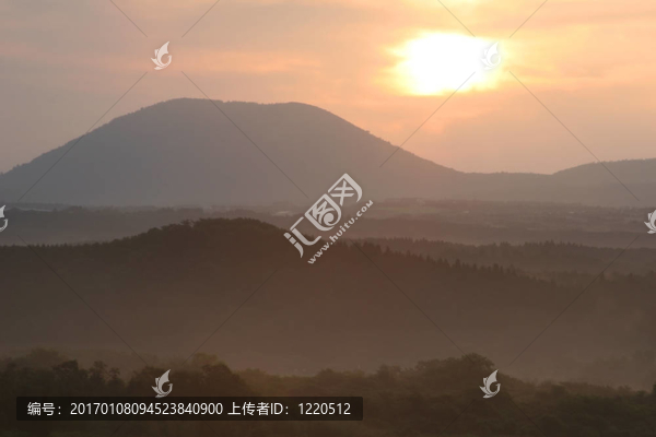 霧蒙蒙的早晨