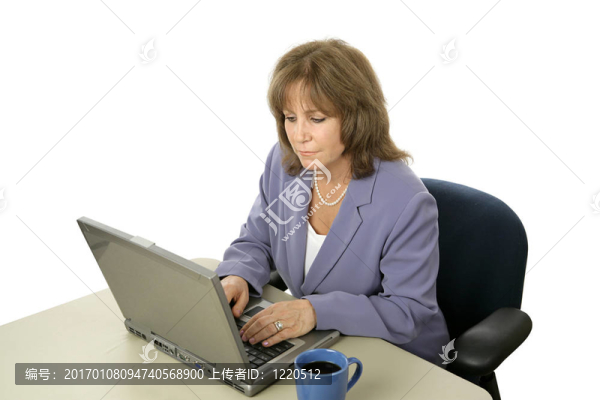 電腦上的女主管