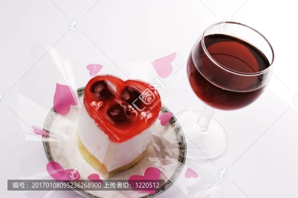 紅葡萄酒與甜點(diǎn)