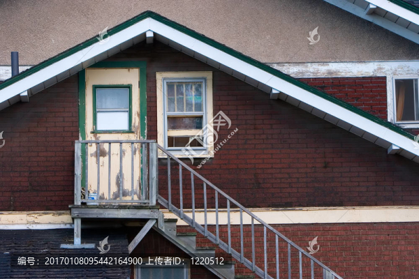 后門