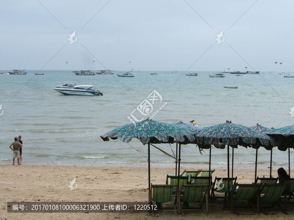 傍晚的海灘場(chǎng)景