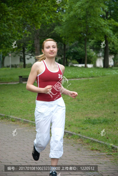運動的女孩