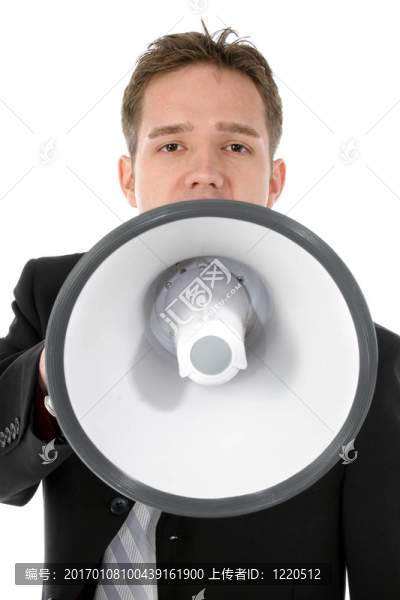 有吸引力的年輕人用擴音器