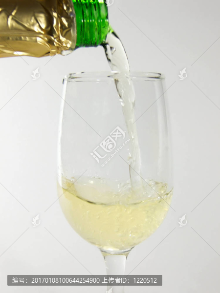 2倒香檳
