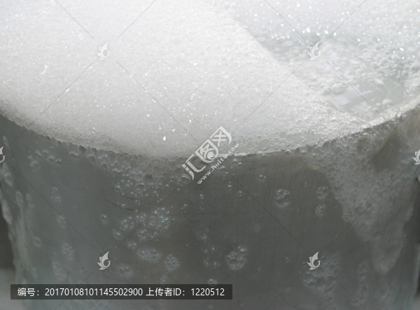 肥皂水