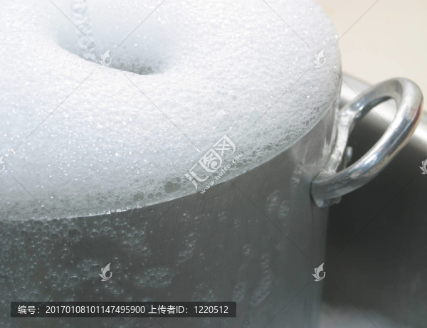 肥皂水