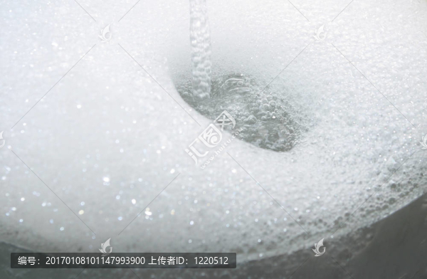 肥皂水