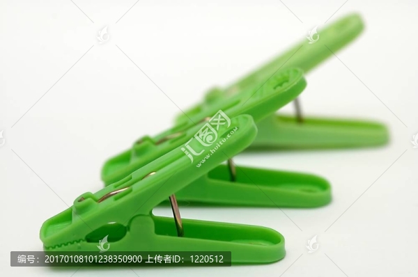 3綠色衣夾