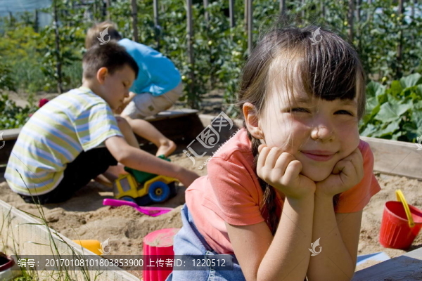 孩子們玩