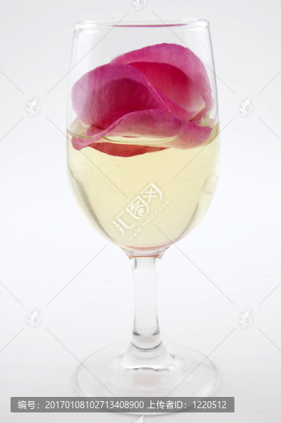 玫瑰花瓣的飲料